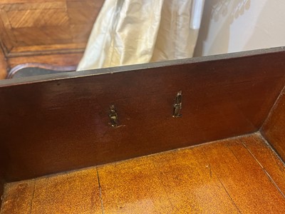 Lot 22 - An export black-lacquered writing box
