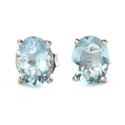 Lot 121 - A pair of silver single stone aquamarine stud earrings