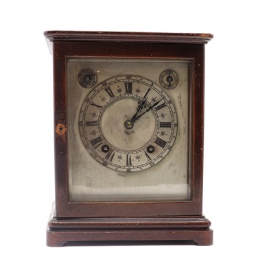 Lot 290 - A mahogany mantel clock