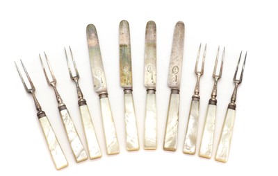 Lot 14 - A set of twelve George IV silver fruit knives