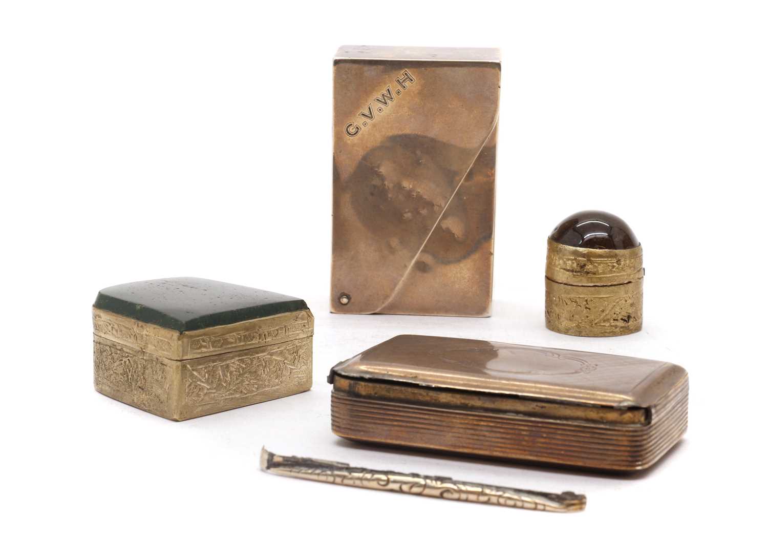 Lot 71 - A silver snuff box