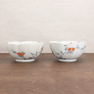 Lot 267 - A pair of Japanese Kakiemon-type bowls