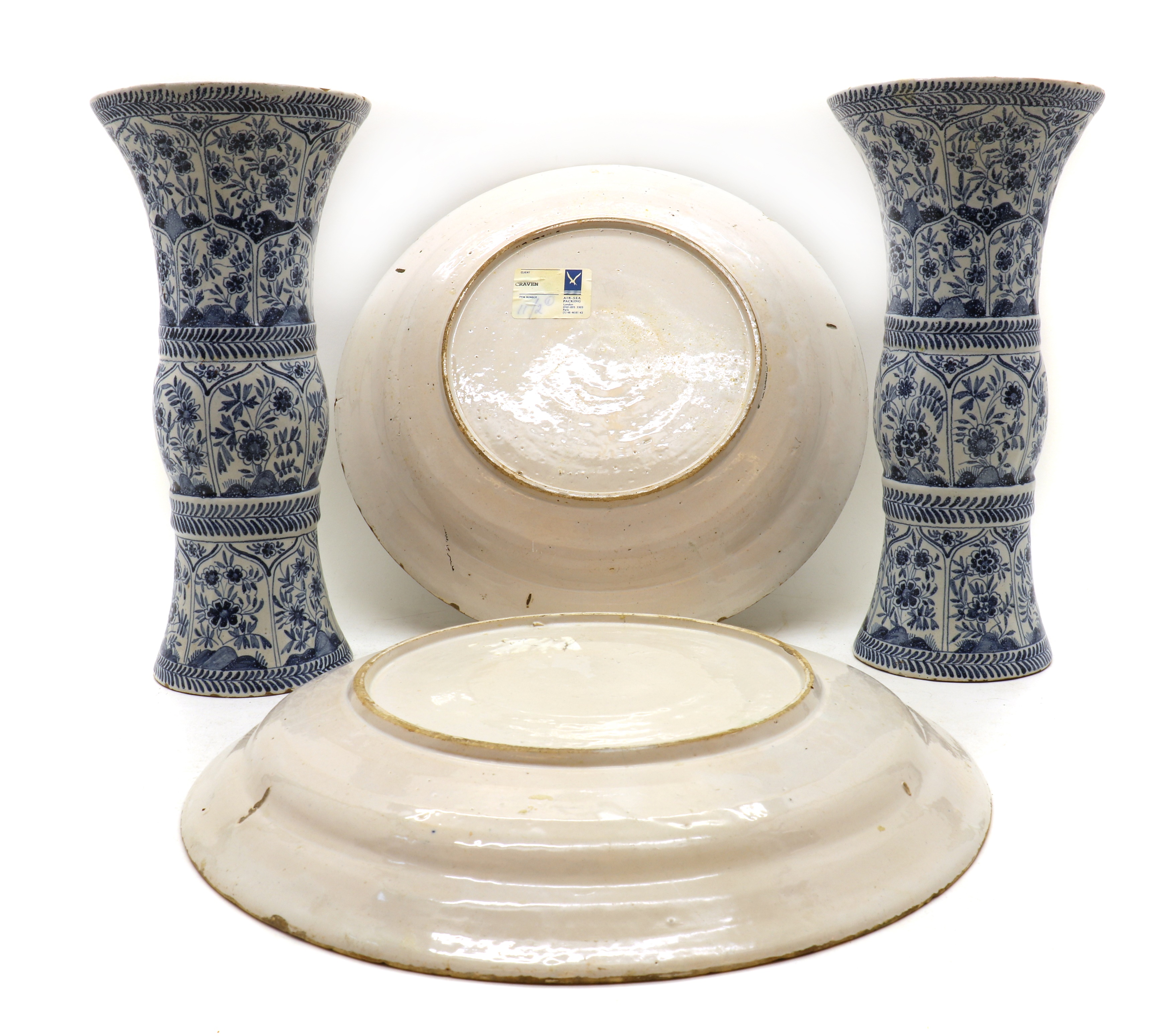 Lot 253 - A pair of Delft porcelain plates