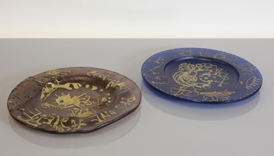 Lot 475 - Two Daum molten glass plates 'Triomphe' and 'Ceci n'est pas une Assiette'