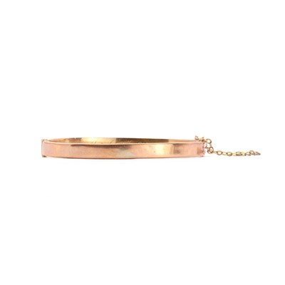 Lot 35 - A 9ct hollow gold hinged bangle