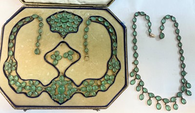 Lot 8 - A Georgian gilt metal green paste fringed necklace