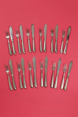 Lot 219 - A set of twelve George V silver fish knives and forks