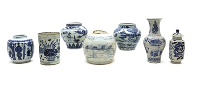 Lot 103 - A collection of Chinese blue and white jars