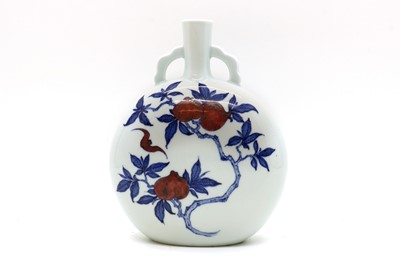 Lot 124 - A Chinese blue and white moonflask