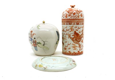 Lot 100 - A collection of Chinese porcelain