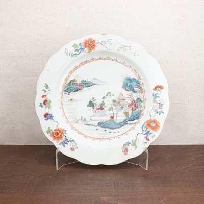 Lot 312 - A Chinese export famille rose charger