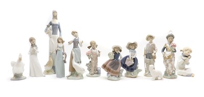 Lot 170 - A collection of Lladro porcelain figures