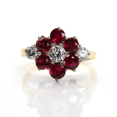 Lot 391 - A diamond and ruby cluster ring