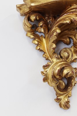 Lot 39 - A pair of giltwood wall brackets