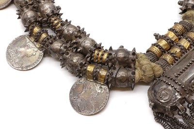 Lot 76 - An Omani silver Marriyah necklace