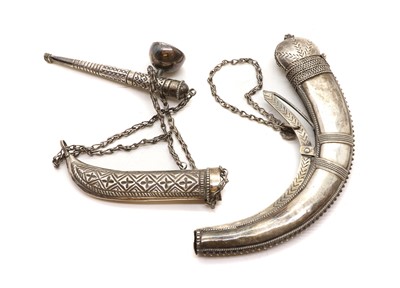 Lot 74 - An Omani silver powder horn