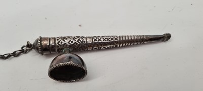 Lot 74 - An Omani silver powder horn