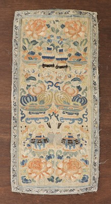 Lot 181 - A Chinese silk embroidery