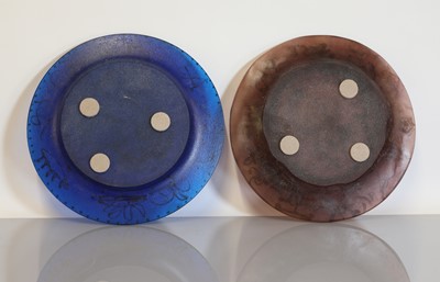 Lot 474 - Two Daum molten glass plates 'Triomphe' and 'Ceci n'est pas une Assiette'