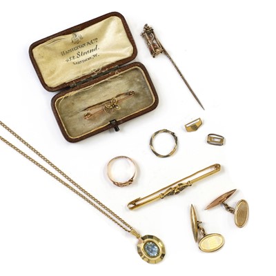 Lot 209 - A small collection of of gold jewellery