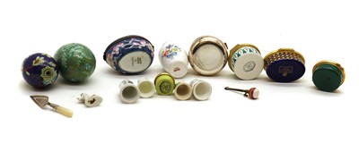 Lot 193 - A collection of enamel pill boxes