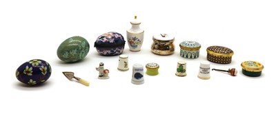 Lot 193 - A collection of enamel pill boxes