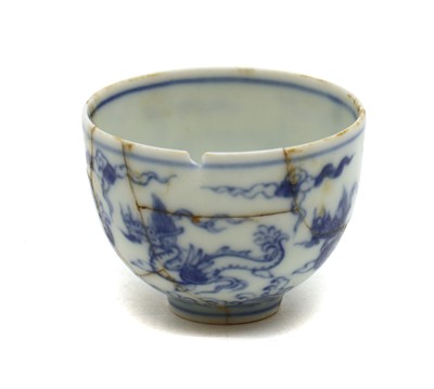 Lot 81 - A Chinese blue and white tea bowl
