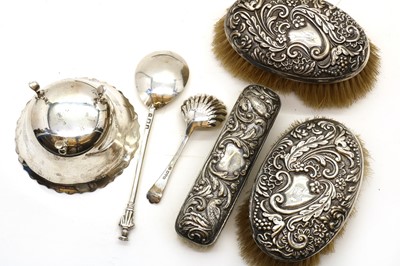 Lot 36 - A collection of silver items