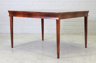 Lot 176 - A mahogany dining table