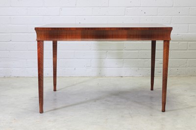 Lot 176 - A mahogany dining table