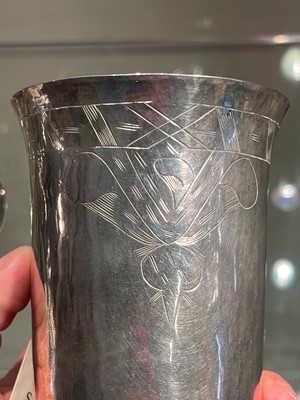 Lot 109 - A William III East Anglian provincial silver engraved beaker