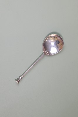 Lot 100 - A Charles I East Anglian provincial silver seal-top spoon
