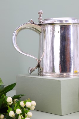 Lot 110 - A William & Mary East Anglian provincial silver tankard