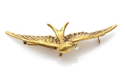 Lot 52 - A French Art Nouveau gold and blister pearl swallow brooch