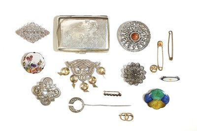 Lot 319 - A collection of Norwegian silver brooches