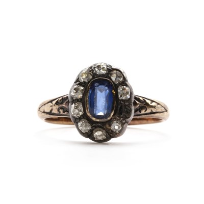 Lot 43 - An 18ct gold sapphire and diamond cluster ring