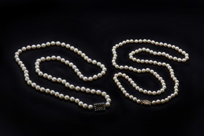 Lot 163 - A single row uniform semi-baroque cultured pearl necklace