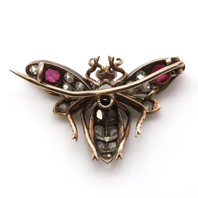 Lot 20 - A late Victorian diamond and ruby bee brooch