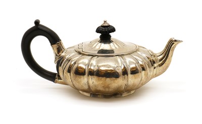 Lot 32 - A Regency silver teapot