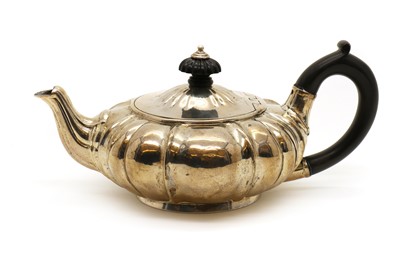 Lot 32 - A Regency silver teapot