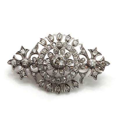 Lot 70 - A late Victorian target style brooch/pendant, c.1880