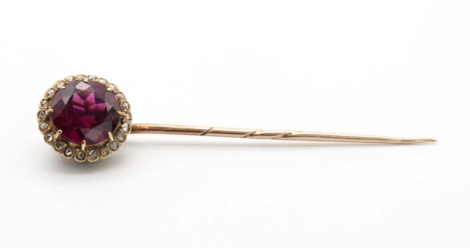 Lot 60 - An Edwardian almandine garnet and diamond cluster stick pin