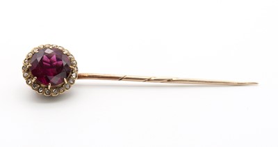 Lot 60 - An Edwardian almandine garnet and diamond cluster stick pin