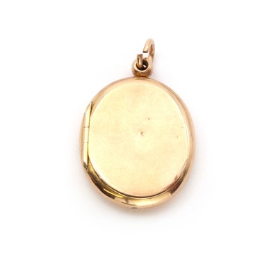 Lot 187 - A 9ct gold oval locket pendant