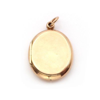 Lot 187 - A 9ct gold oval locket pendant