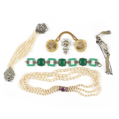 Lot 244 - A three row cultured pearl necklace