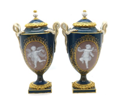 Lot 121 - A pair of Meissen porcelain urns