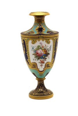 Lot 118 - A Royal Crown Derby 'Leroy' porcelain urn