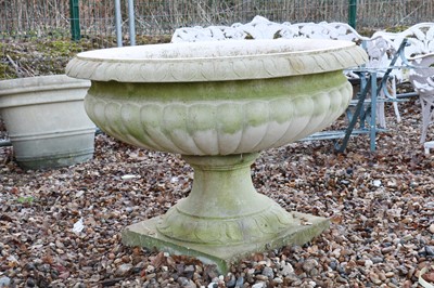 Lot 489 - A large Haddonstone Clarence pattern urn