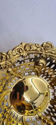 Lot 10 - A 9ct gold bonbon dish